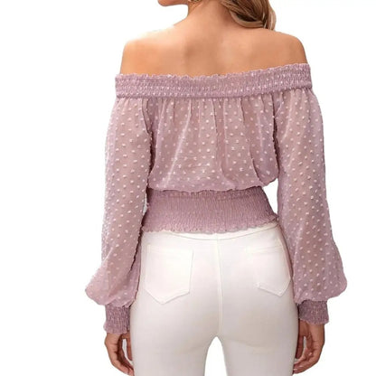 Bluzka szyfonowa typu off-shoulder z fakturowanym wzorem w kropki