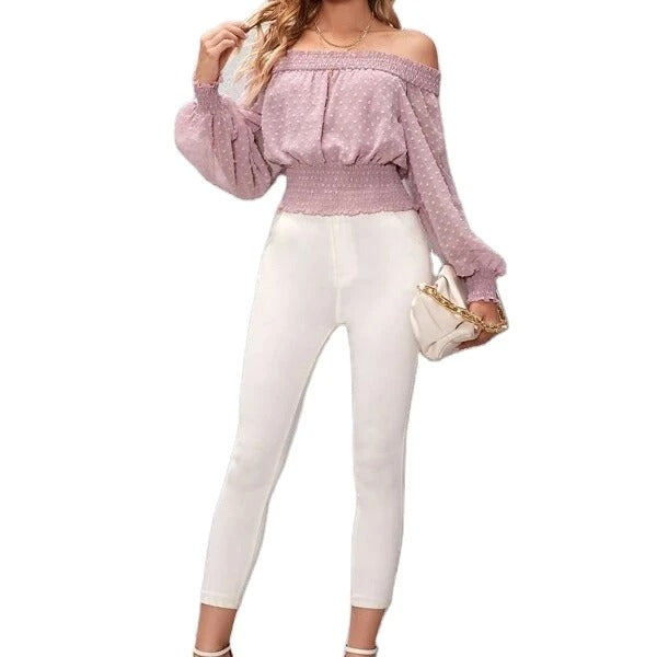 Bluzka szyfonowa typu off-shoulder z fakturowanym wzorem w kropki