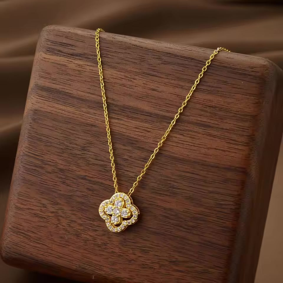Kacob | Open Clover Pendant Necklace