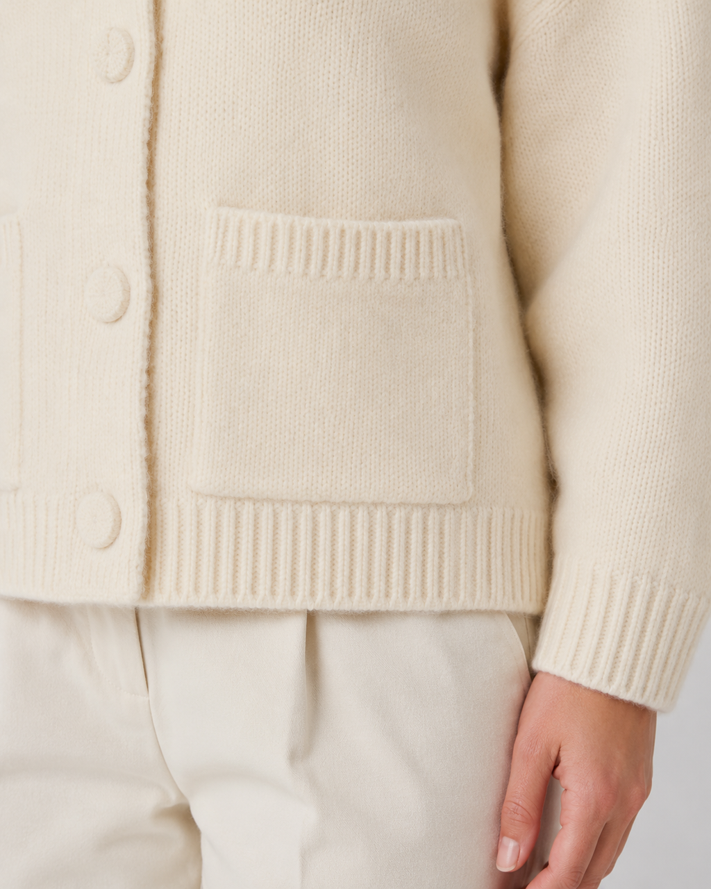 Women's Cropped Chunky Knit Cardigan with Pockets