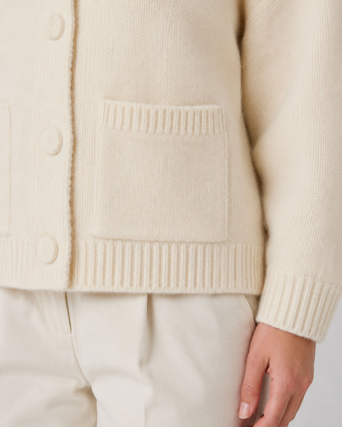 Women's Cropped Chunky Knit Cardigan with Pockets